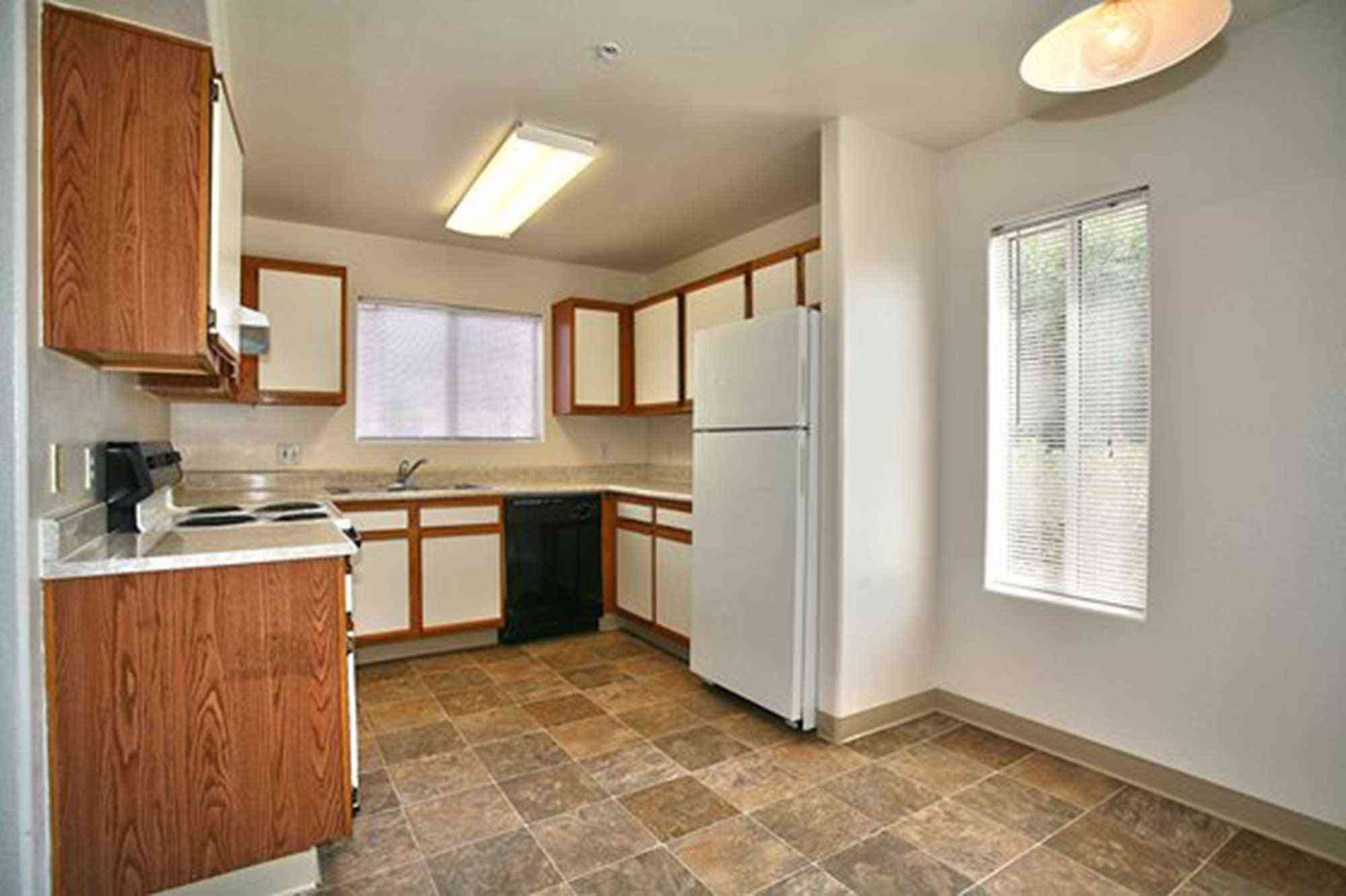 dining area to kitchen